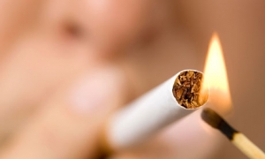implantes dentales tabaco