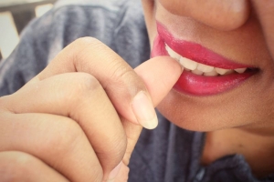 morderse las uñas